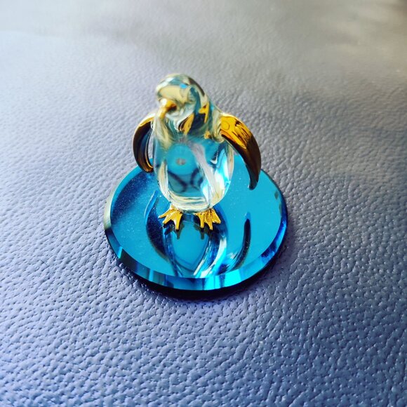 Glass Baron Mini Art Glass Penguin Figurine w Gold Accents on Blue Mirror - Picture 4 of 6